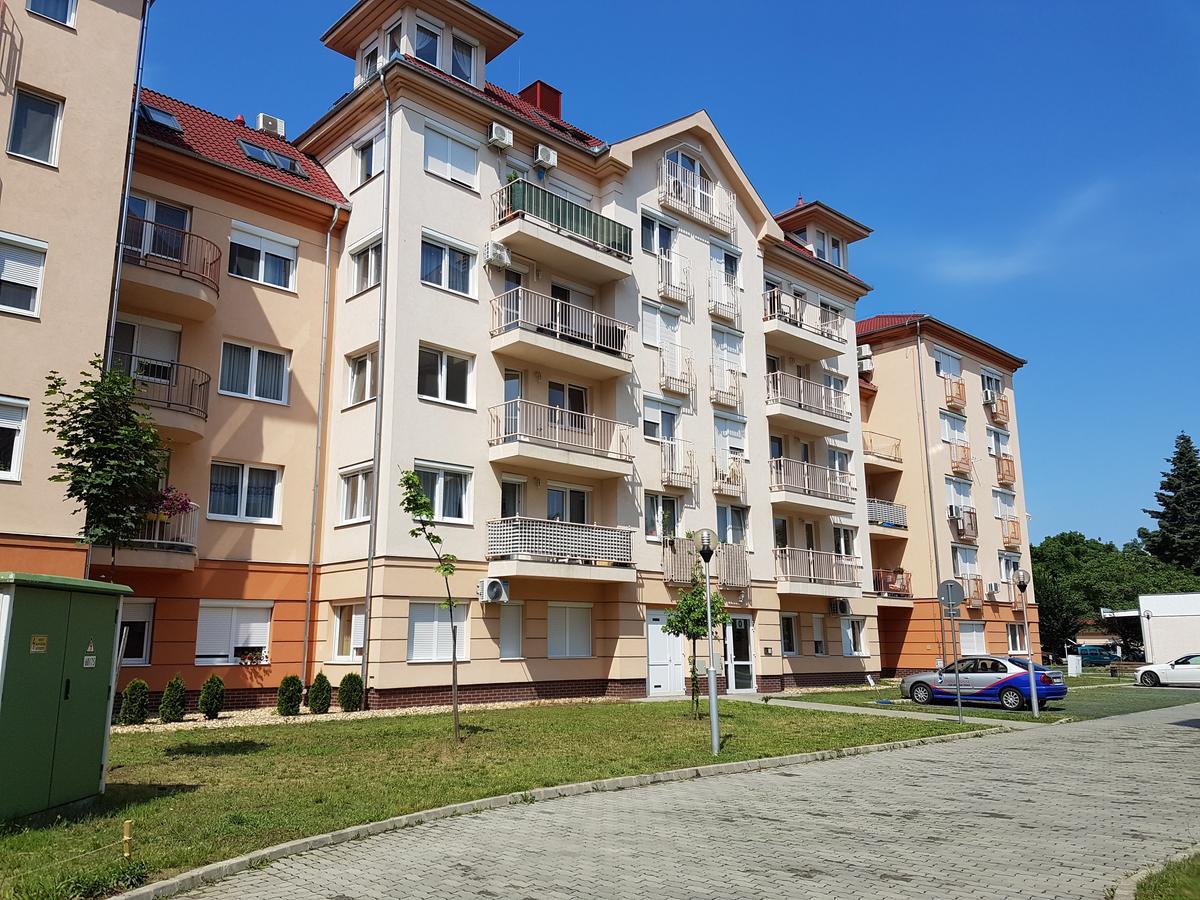 Gina Apartman Debrecen Exterior photo